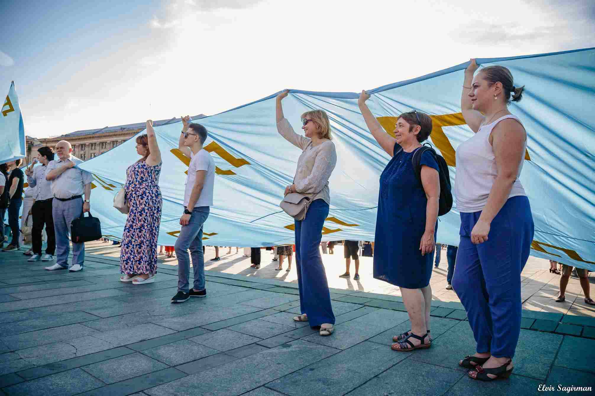 В Киеве отметили День крымскотатарского флага (фоторепортаж)