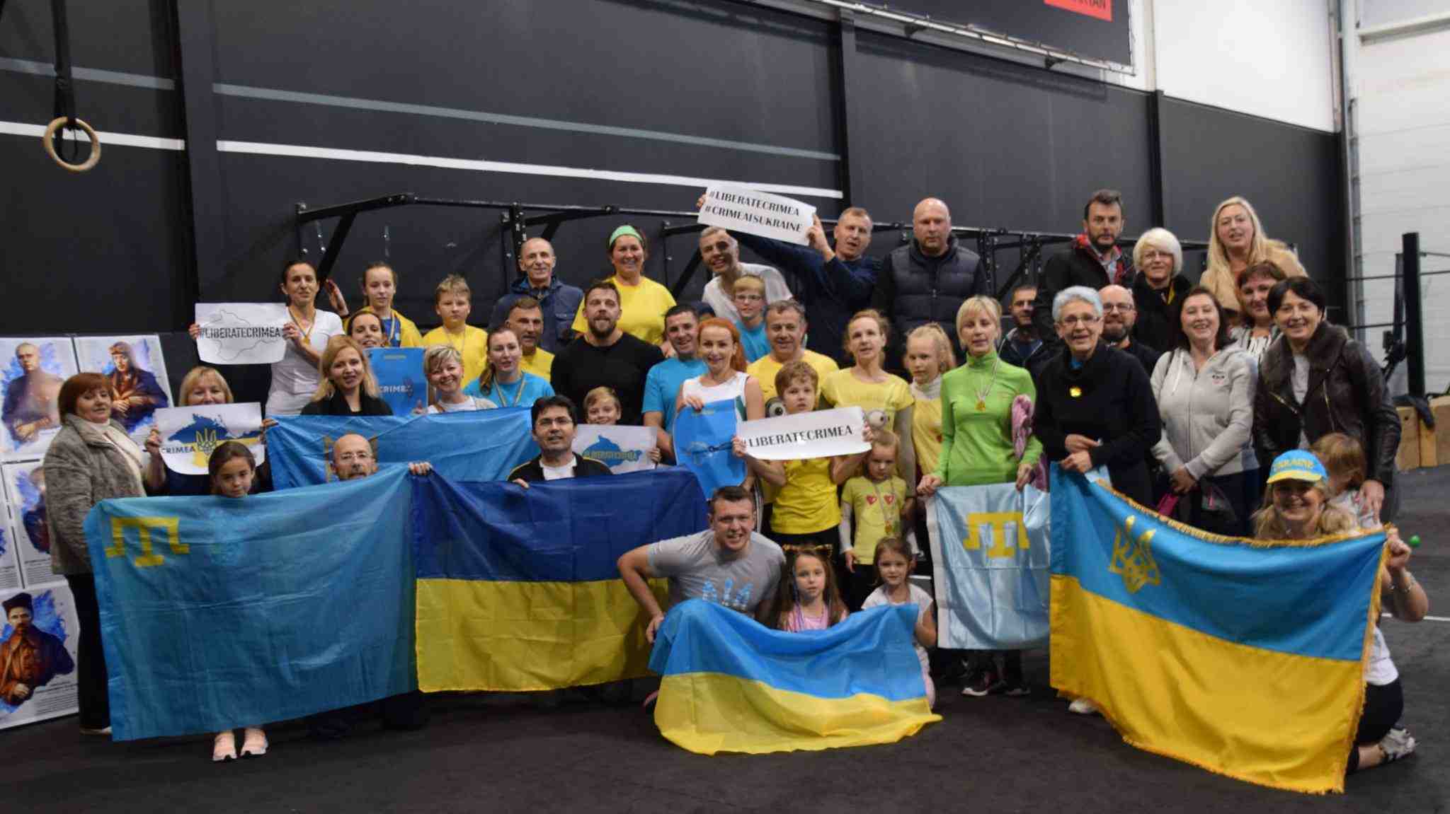Украинцы в Ирландии провели флешмоб в поддержку целостности Украины в рамках движения #LIBERATECRIMEA (видео)