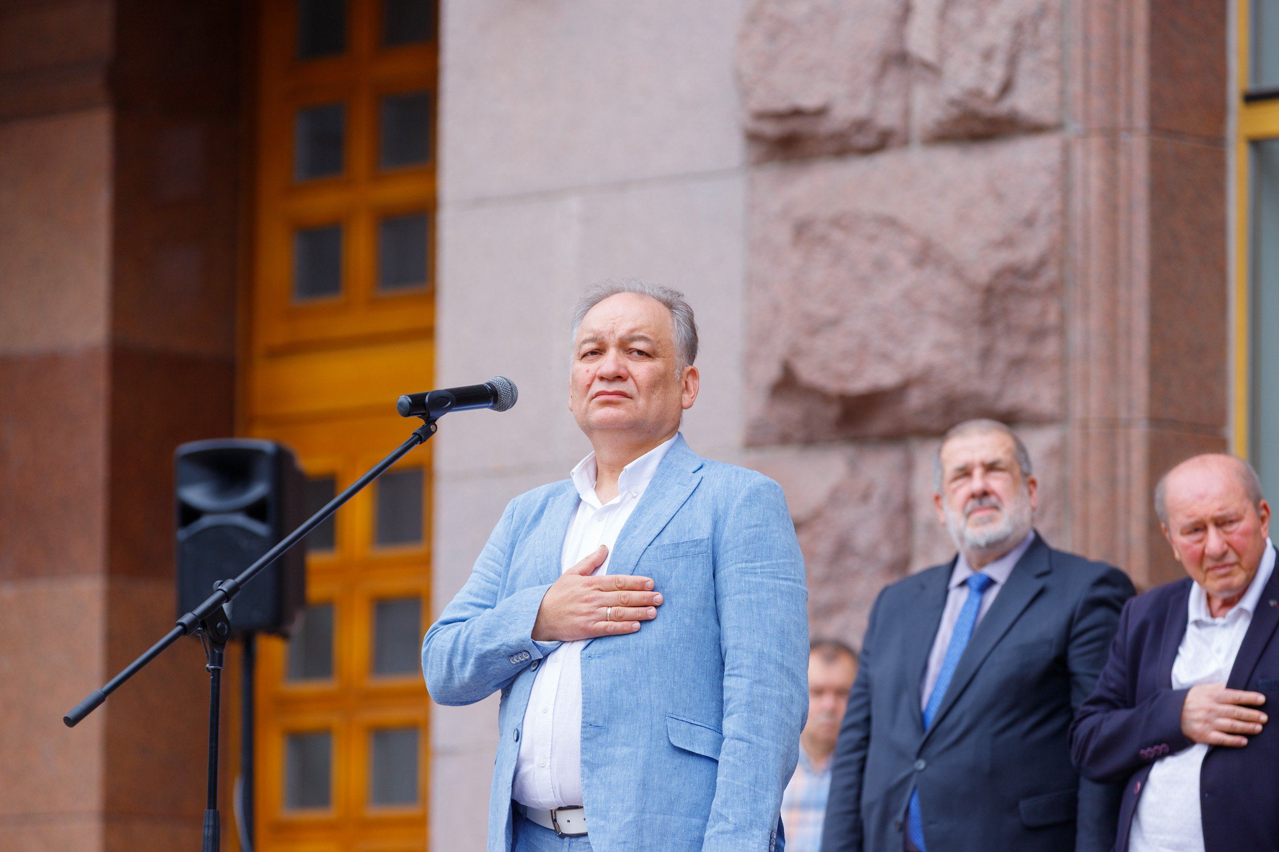 Эскендер Бариев: Крымскотатарский флаг становится узнаваемым символом сопротивления в Украине и мире