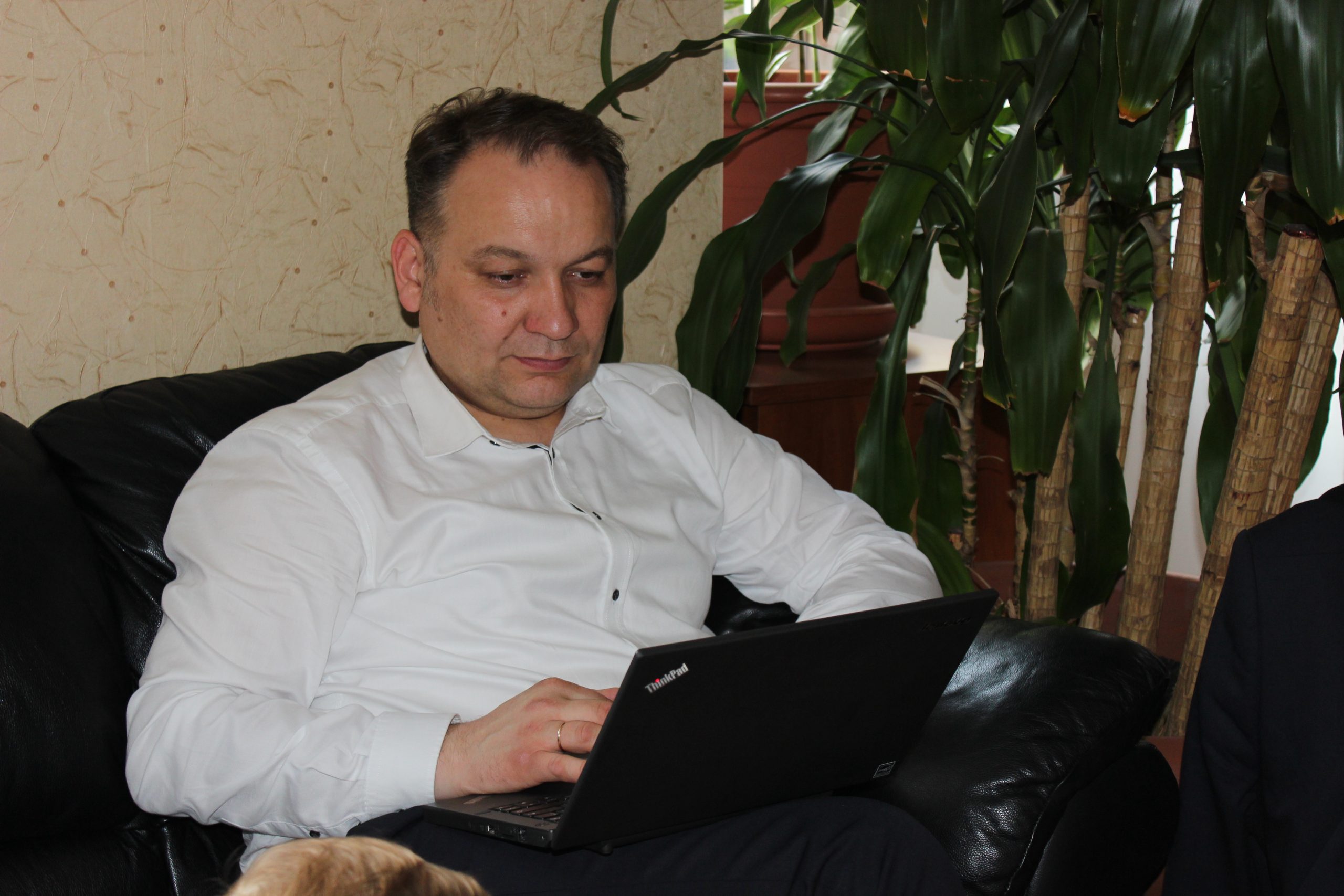 «Крим став природним котлом»: Ескендер Барієв про наслідки ударів по логістиці та інфраструктурі півострова