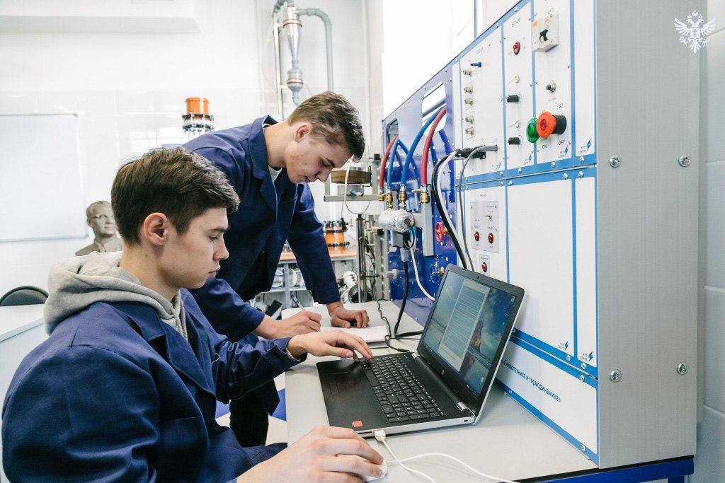 Окупанти готують молодь з ТОТ до роботи на російський військово-промисловий комплекс